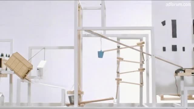 The Machine that tells intertwined stories