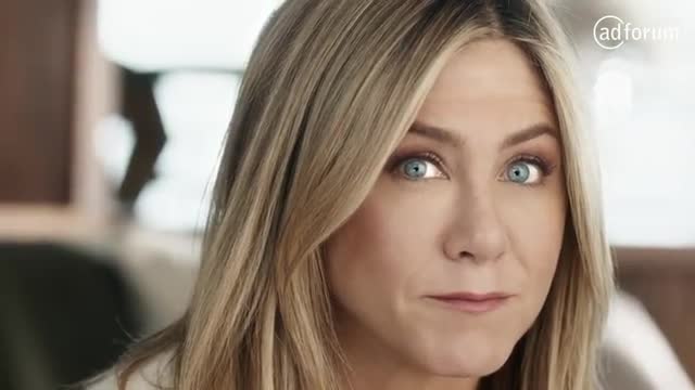 Jennifer Aniston chats eyelove