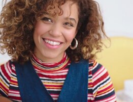 ESTÉE LAUDER - Confidence Uncovered, Izzy Bizu